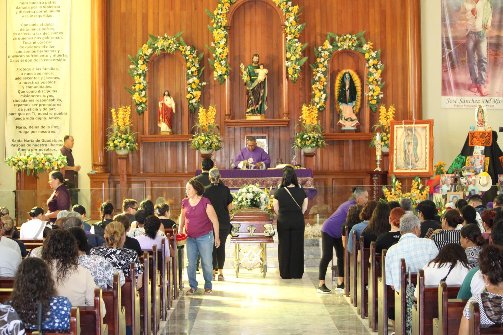 $!Despiden a la maestra ‘Moncy’ en su natal Agua Verde