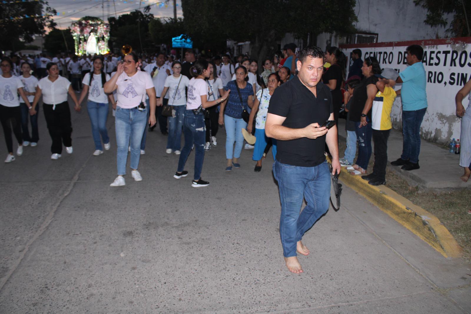 $!Alfonso agradece peregrinando descalzo, desde hace 7 años, en la romería de la Virgen de Rosario