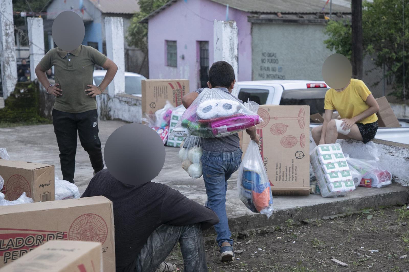 $!Autoridades estatales se reúnen con desplazados de Rosario tras jornada violenta