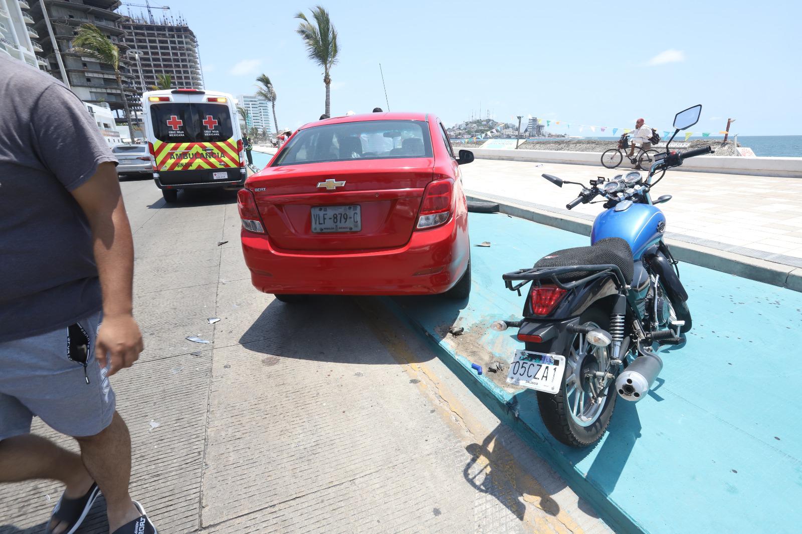 $!Maniobra de tráiler provoca carambola en la Avenida del Mar, en Mazatlán