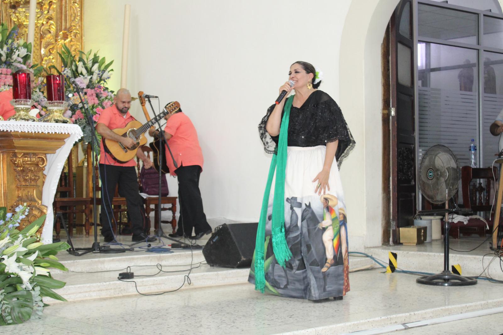 $!Artistas unen sus voces para entonar Las Mañanitas a Nuestra Señora del Rosario