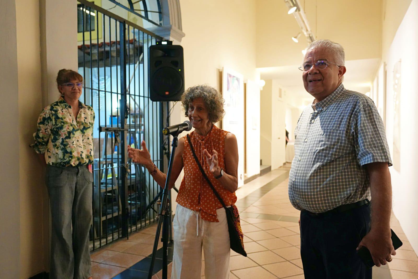 $!Lucila Santiago dio la bienvenida al público.