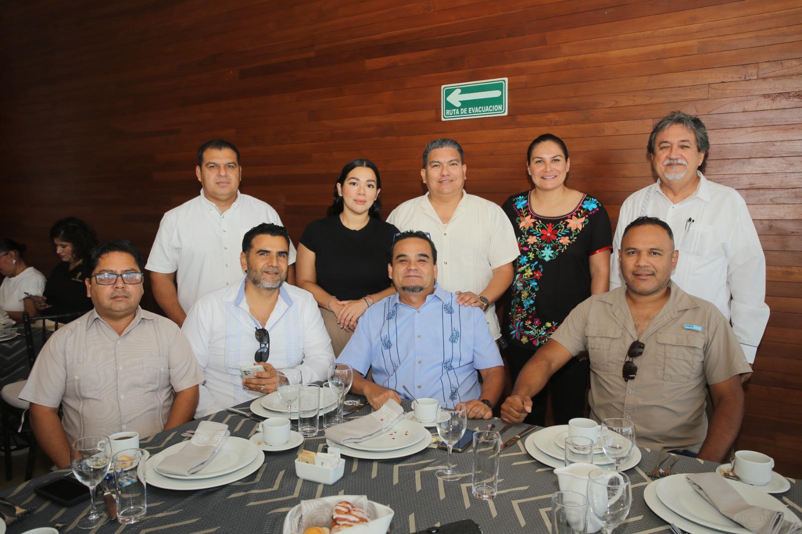 $!Gustavo Tirado, Mariana Portillo, Néstor González, Alma Tunnal, Pedro Medrano, Fermín Rendón, Indalecio Muñoz, Rafael Aguirre y Alejandro Barraza.