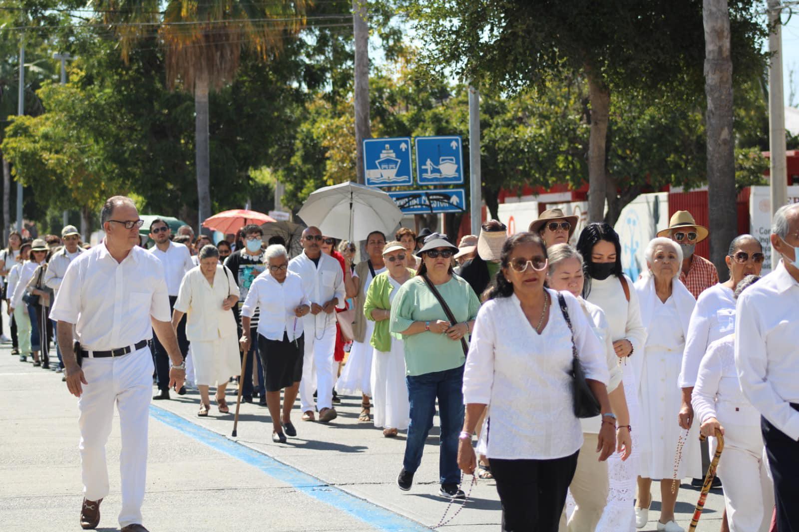 $!Acuden feligreses de Mazatlán a tomar la Ceniza