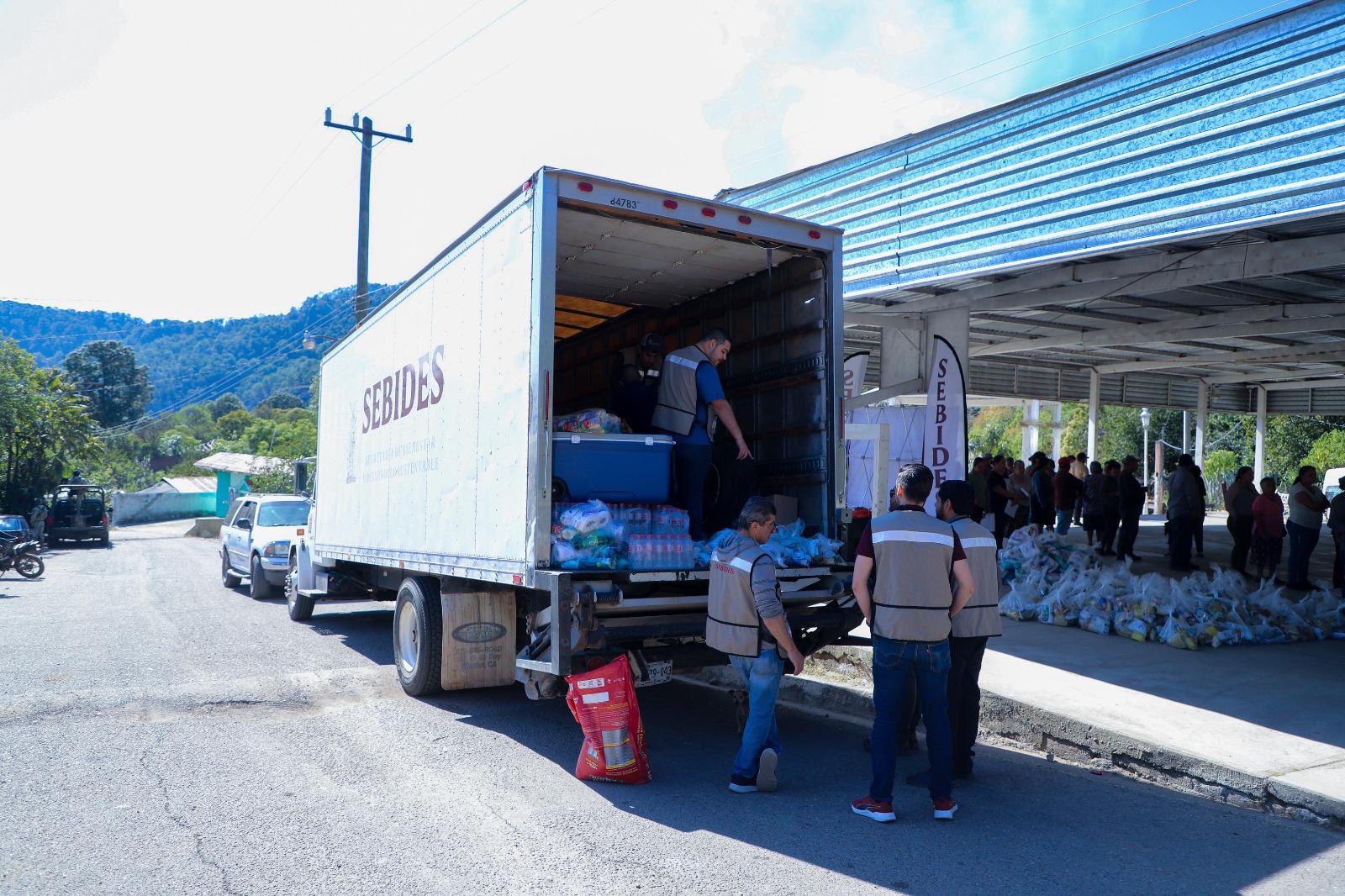 $!Sebides atiende la sierra de Concordia y brinda apoyos a familias en Mazatlán