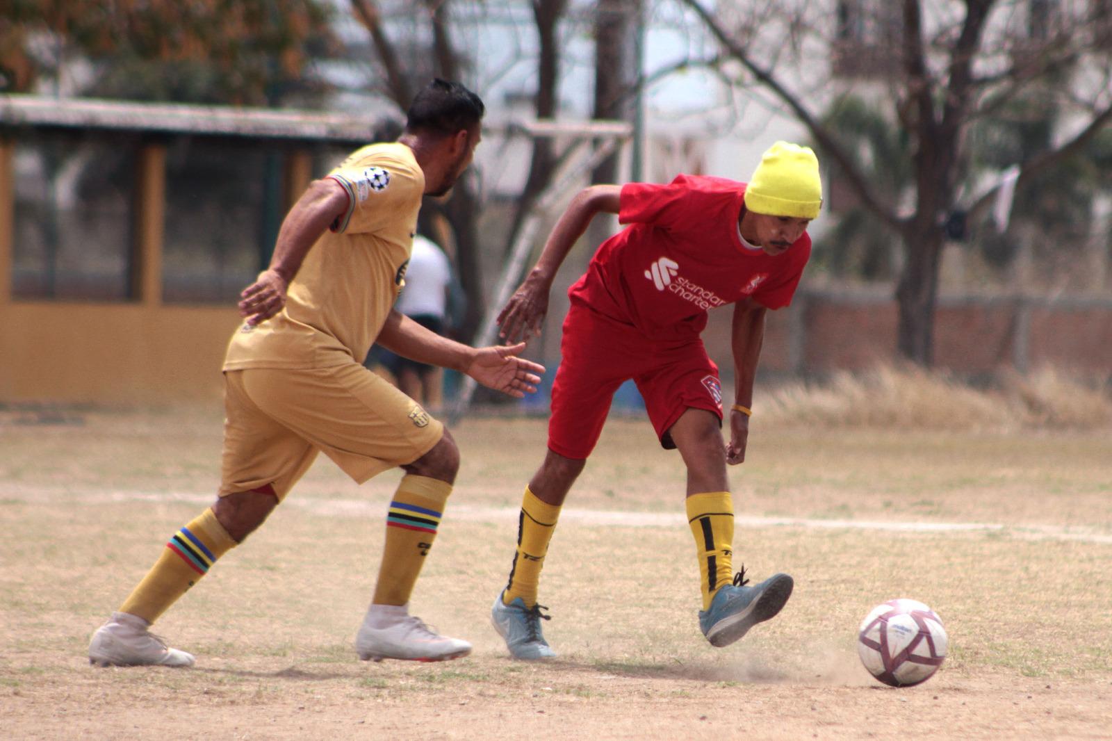 $!SNTE cierra con triunfo en Liga de Futbol Diamante