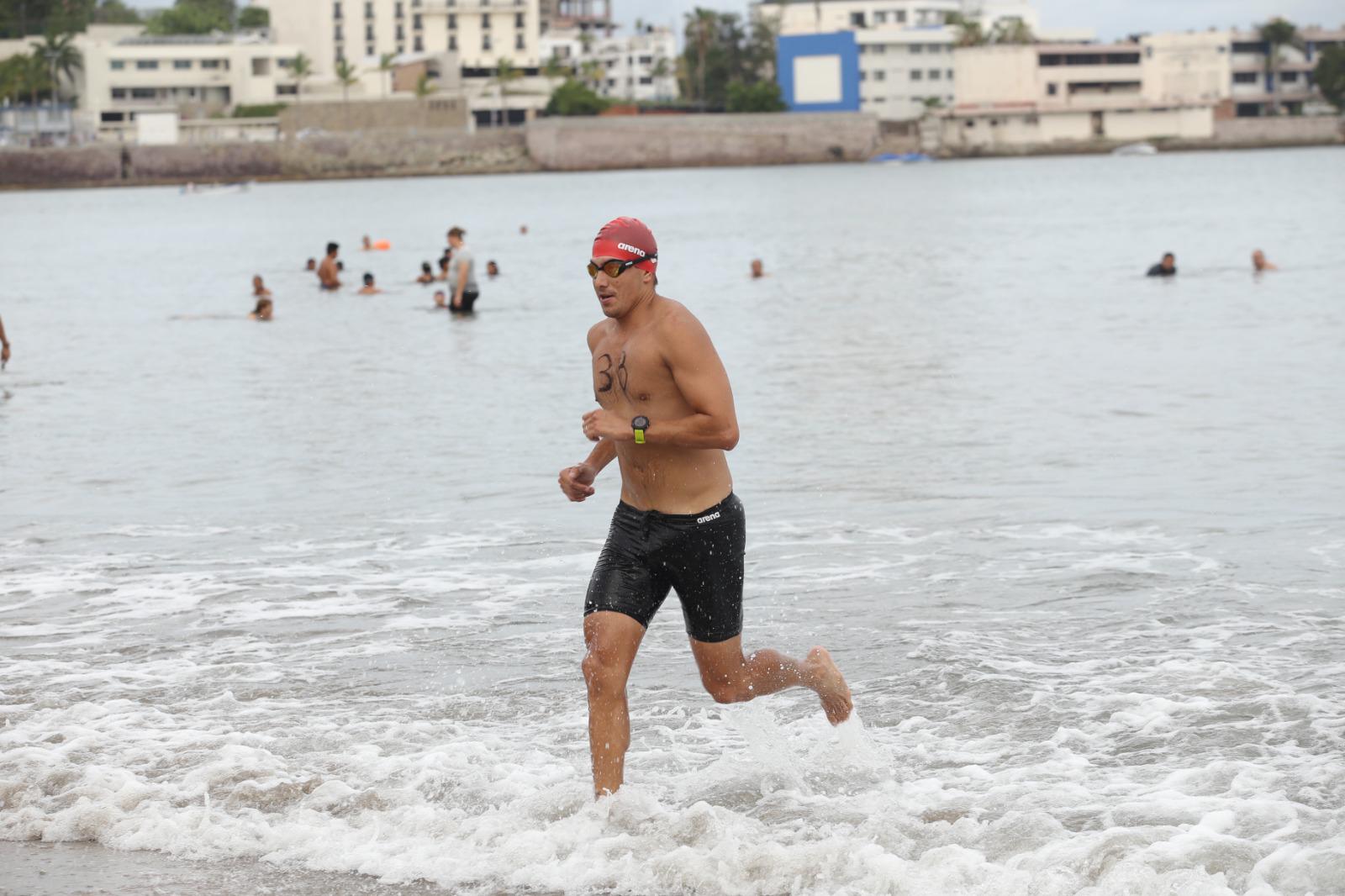 $!Ian José Gamboa e Itchel Reyes triunfan en la octava Puntuable de Natación