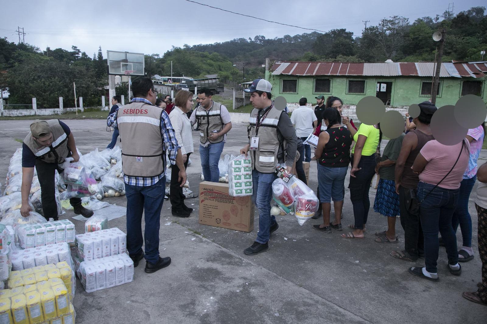 $!Autoridades estatales se reúnen con desplazados de Rosario tras jornada violenta