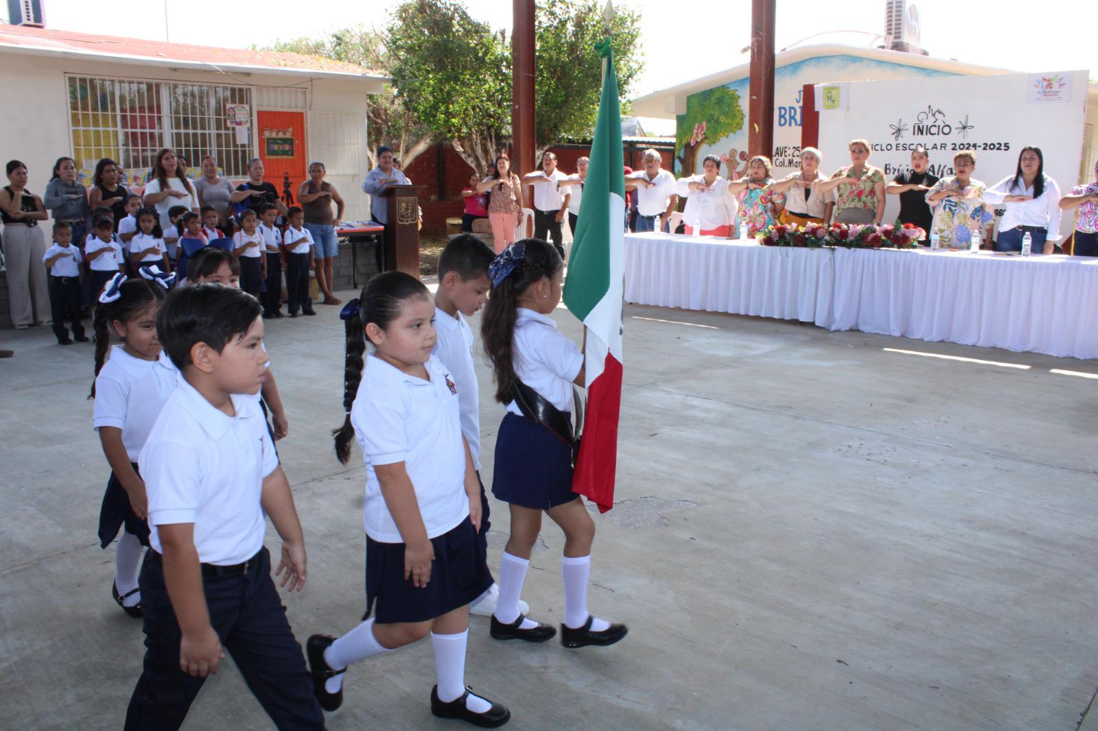 $!Autoridades de Rosario celebran el inicio del ciclo escolar con entrega de aula y libros de texto