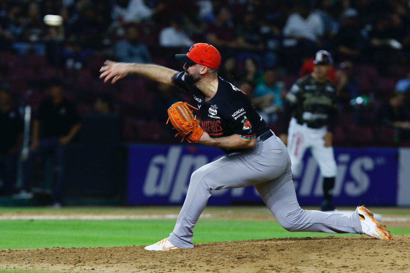 $!Naranjeros se lleva el primero del Clásico en Culiacán