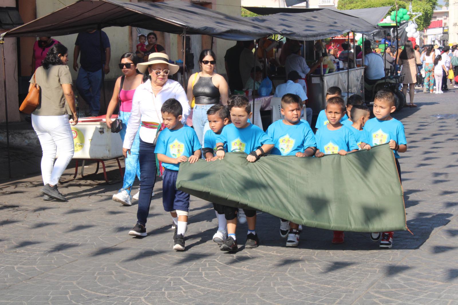 $!Niños de Preescolar de Rosario adelantan festejo revolucionario con desfile y kermés