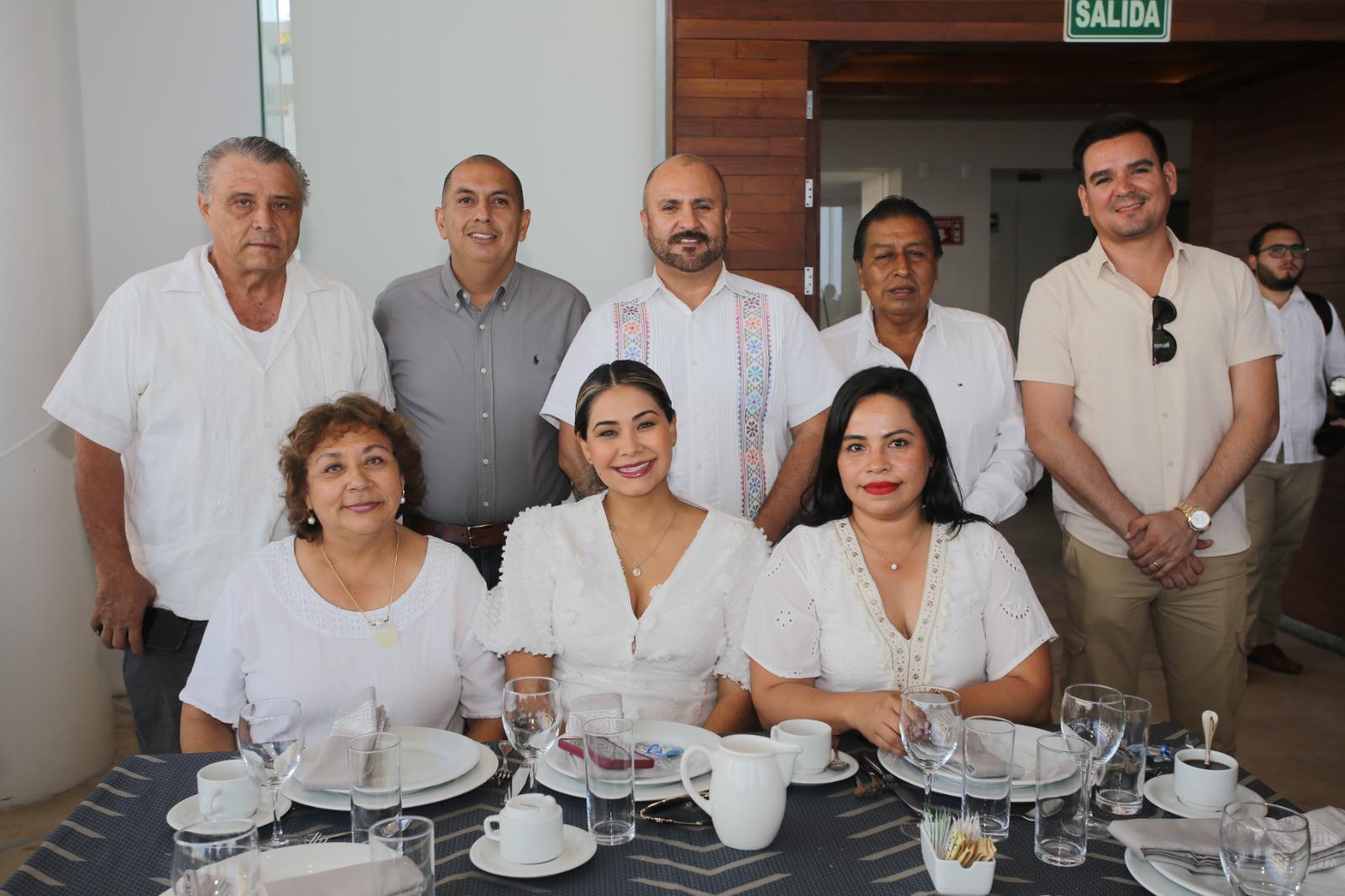 $!Omar Cuén, Antonio Loaiza, Luis Lizárraga, José Guadalupe Salazar, Ricardo Domínguez, Ana Lilia Carrillo, Giovanna Nova y Karla Morales.