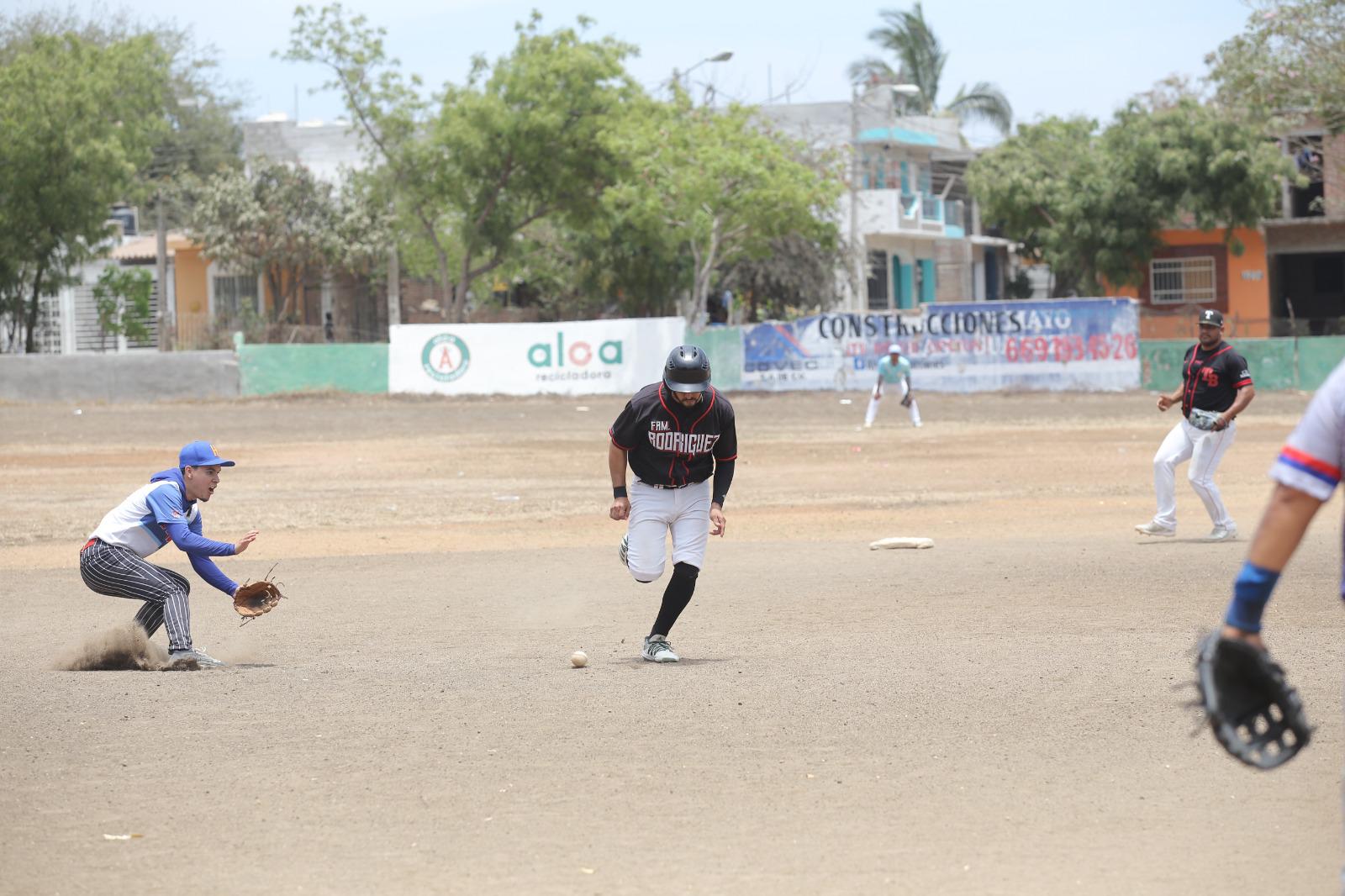 $!Cardenales se adueña de la cima de Liga CB, en Club Polluelos