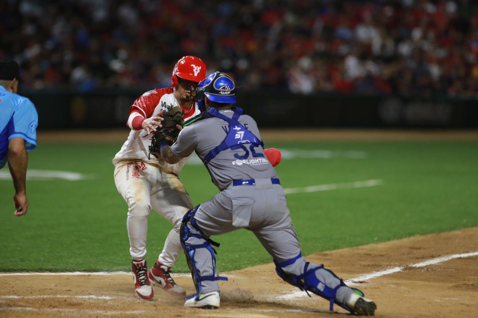 $!Venados barre en los inaugurales a Charros de Jalisco