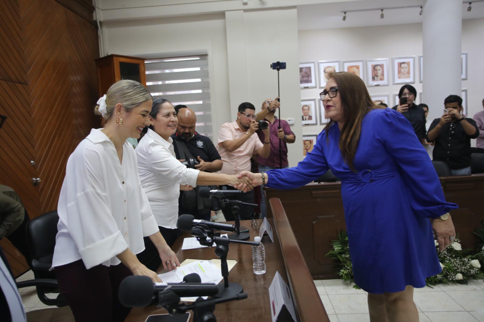 $!Toma Estrella Palacios protesta a Secretario del Ayuntamiento, Tesorero Municipal y Oficial Mayor