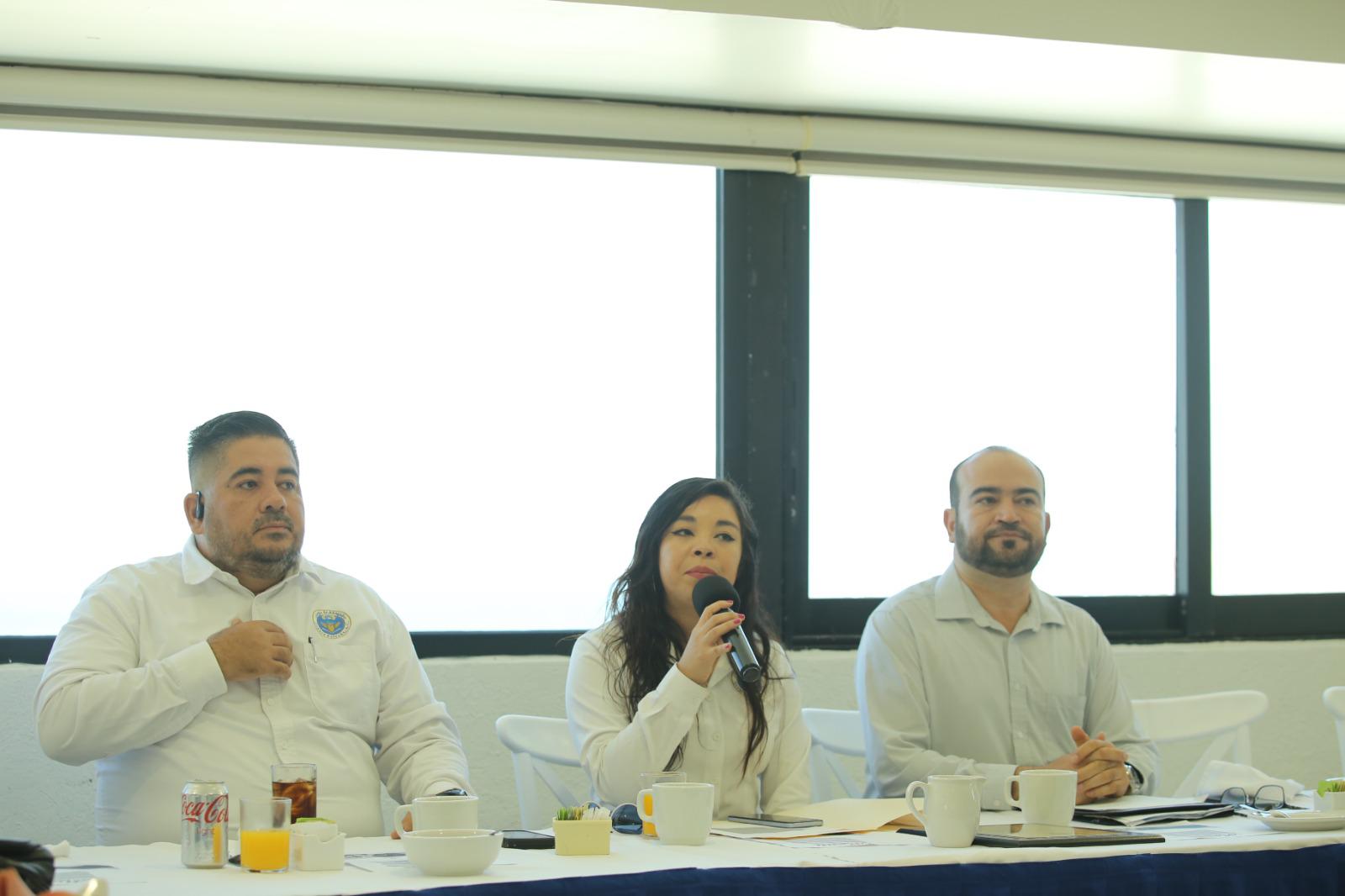 $!Imparte Vicefiscal conferencia ‘Retos en la Procuración de Justicia’ en Colegio de Abogados, en Mazatlán