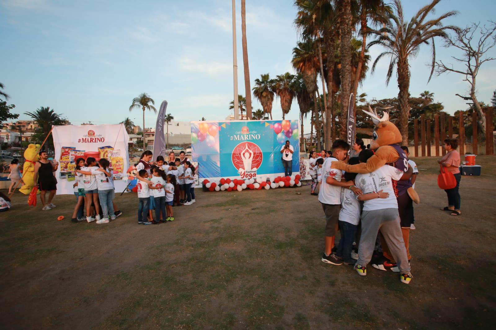 $!Festejan a niños en Festival de Yoga, en Ciudades Hermanas