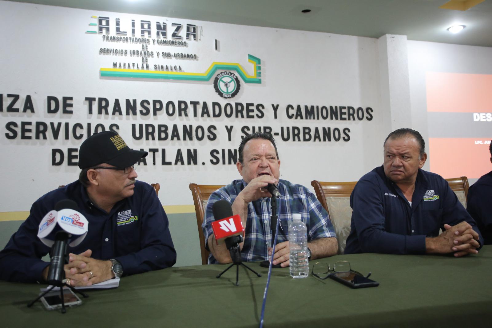 $!Reconocen a choferes de la Alianza de Camiones en Mazatlán