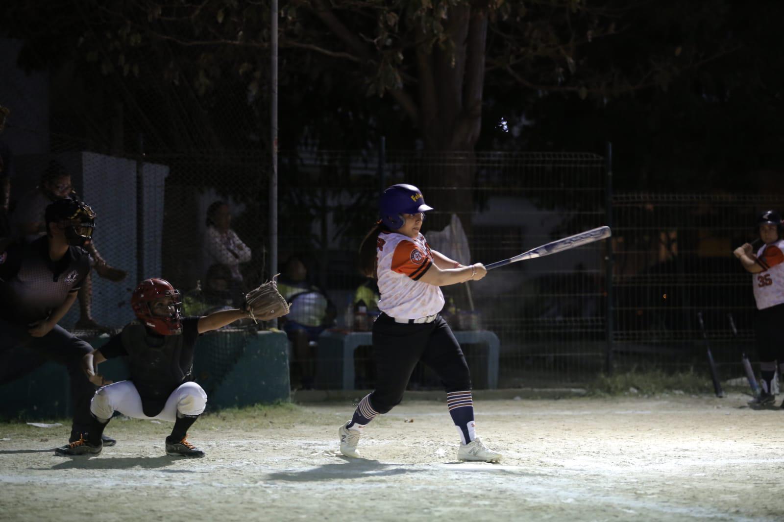 $!Selección Juvenil blanquea a Felinas en la Liga de Softbol Municipal