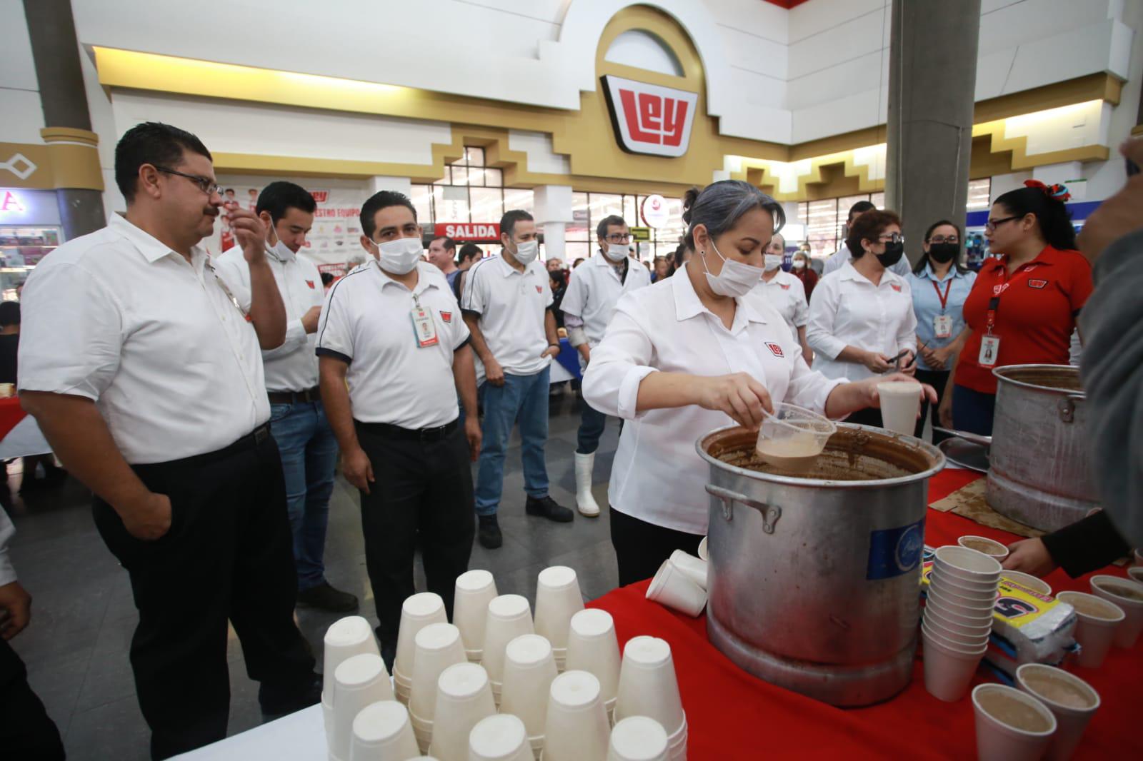 $!En la convivencia, los asistentes disfrutaron de chocolate.