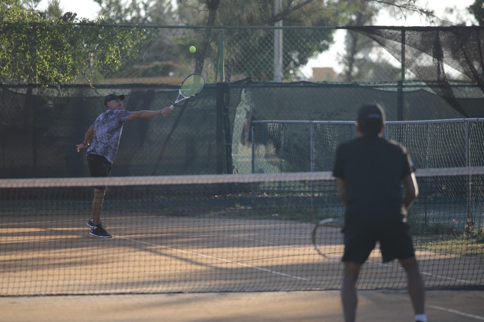 $!Conquistan parejas los pavos en Torneo de Tenis del Muralla