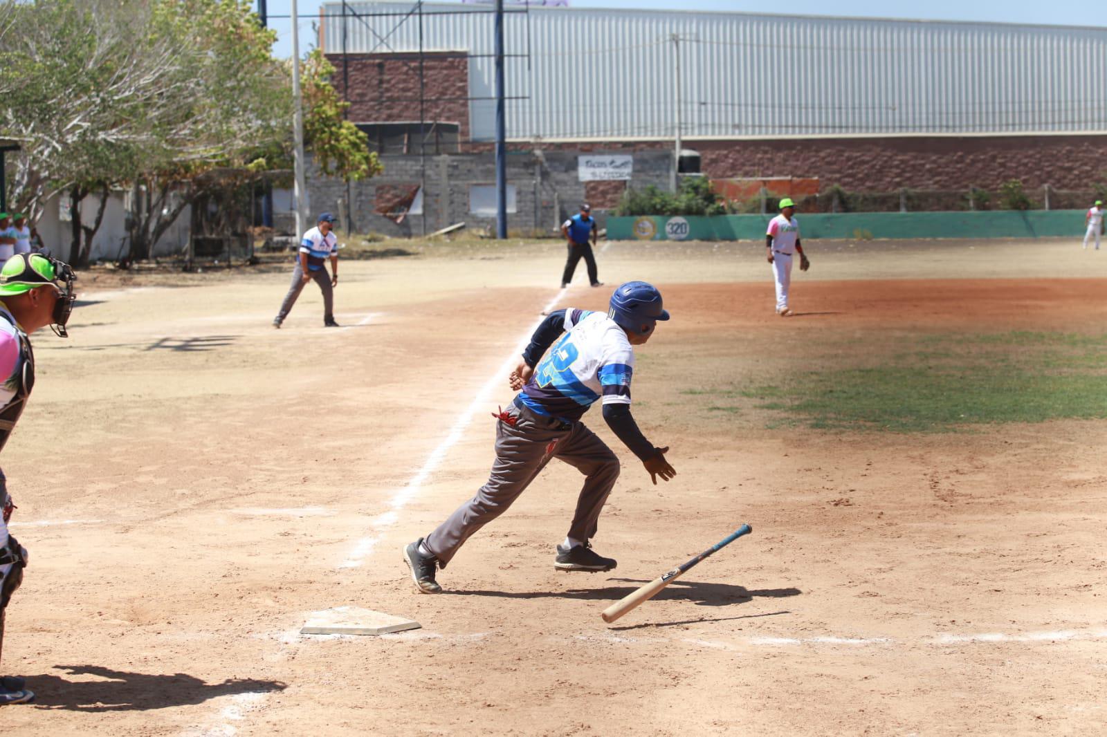 $!Covec se perfila al título de la Liga de Beisbol 40 años