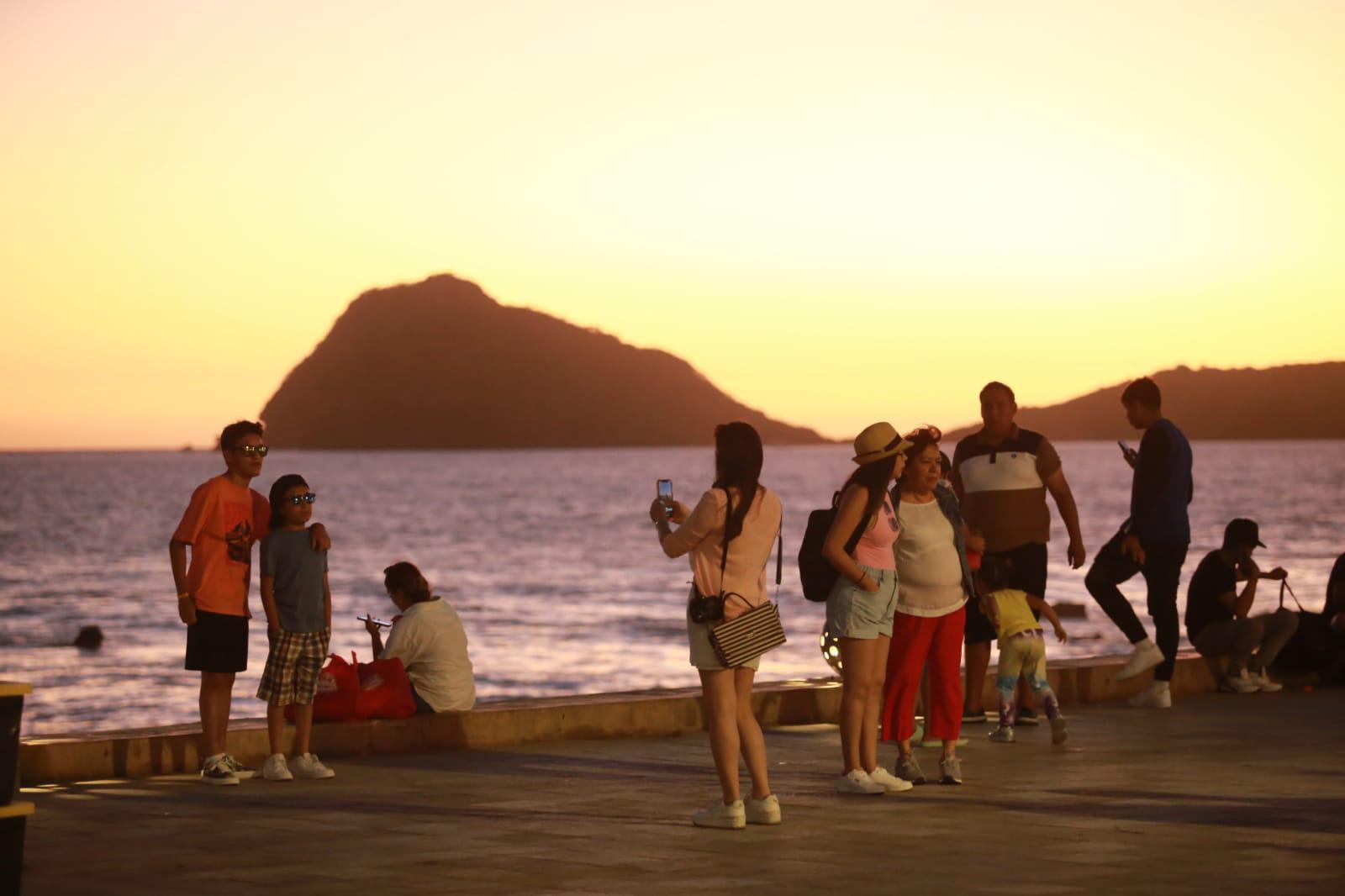 $!Vive Mazatlán un domingo tranquilo, con poco turismo en las calles