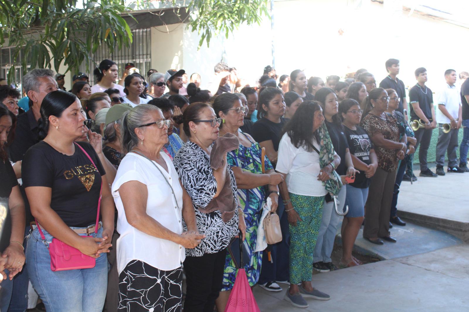 $!Despiden a la maestra ‘Moncy’ en su natal Agua Verde