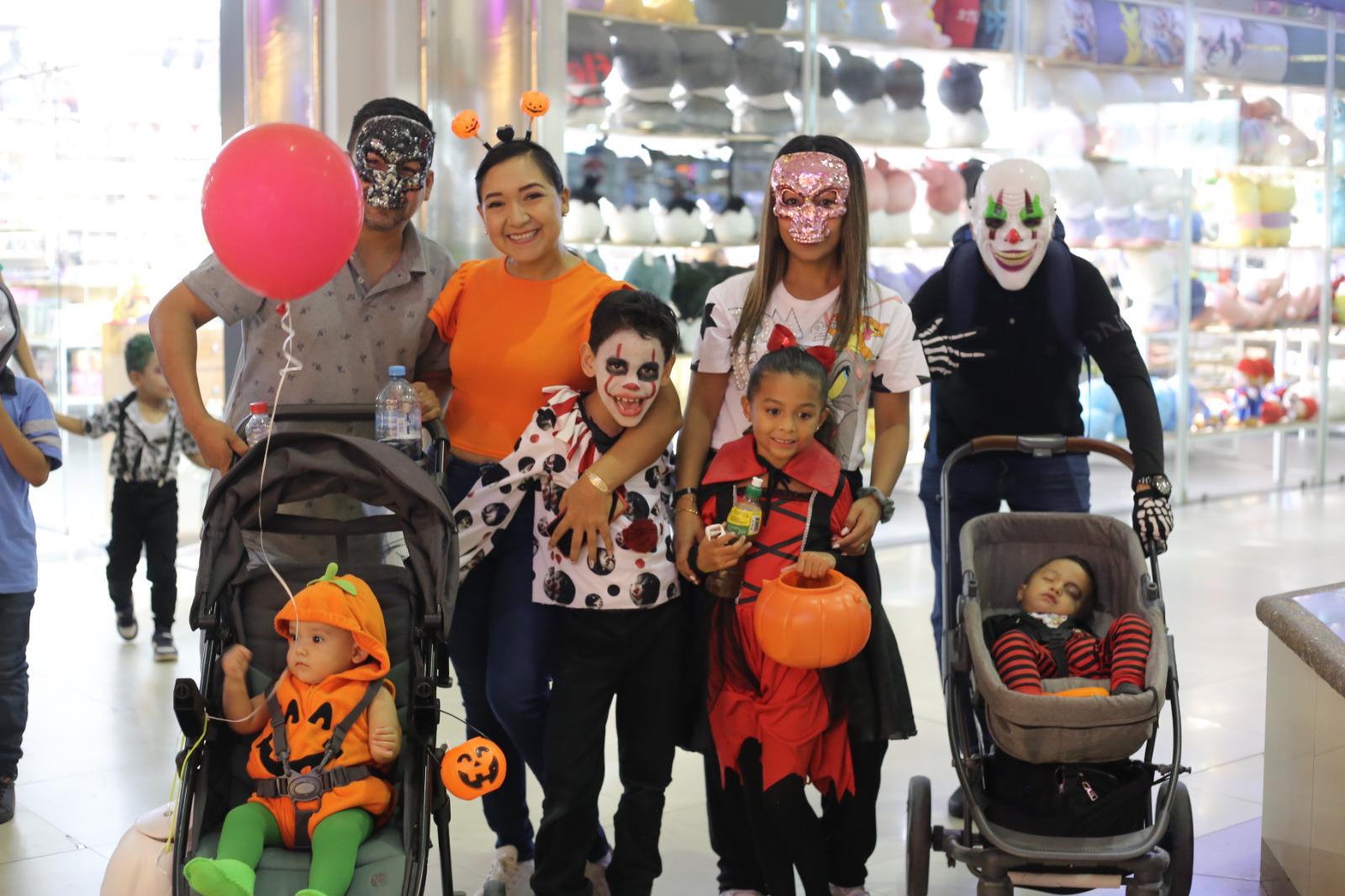 $!Familias de Mazatlán salen a disfrutar del Halloween pese recientes hechos de inseguridad