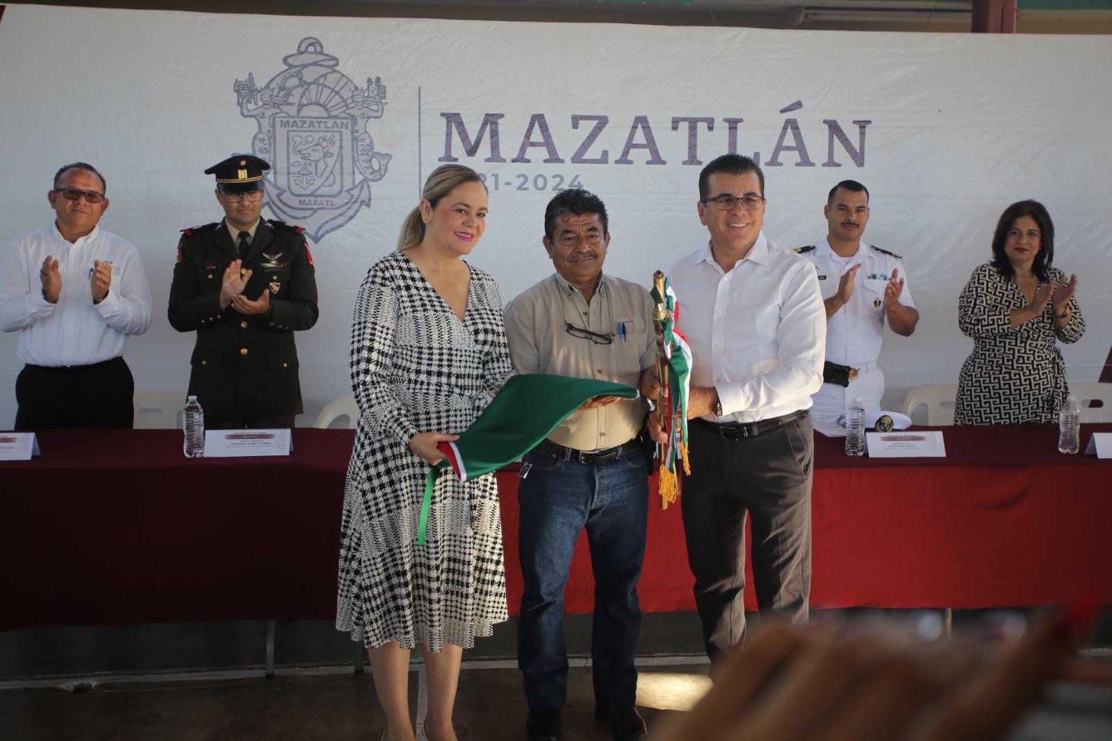 $!Agradecen en primaria de Mazatlán el apoyo del Gobierno Municipal