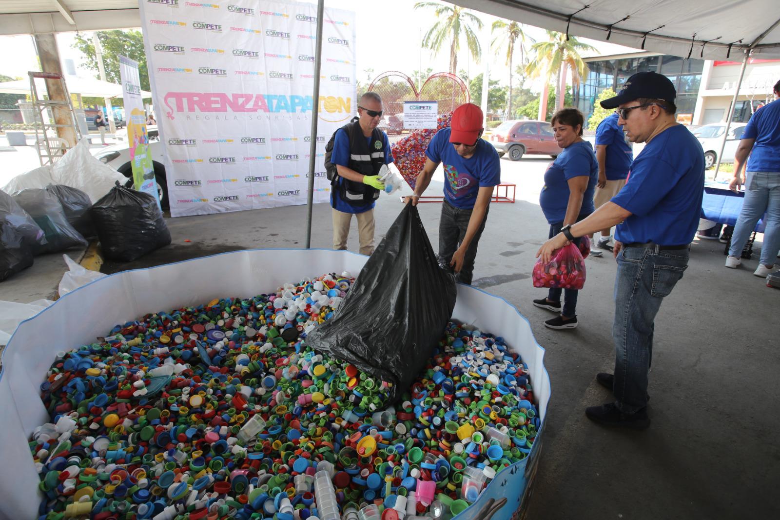 $!Celebran el Trenzatapatón en Mazatlán; buscan recolectar 200 trenzas y una tonelada de tapitas