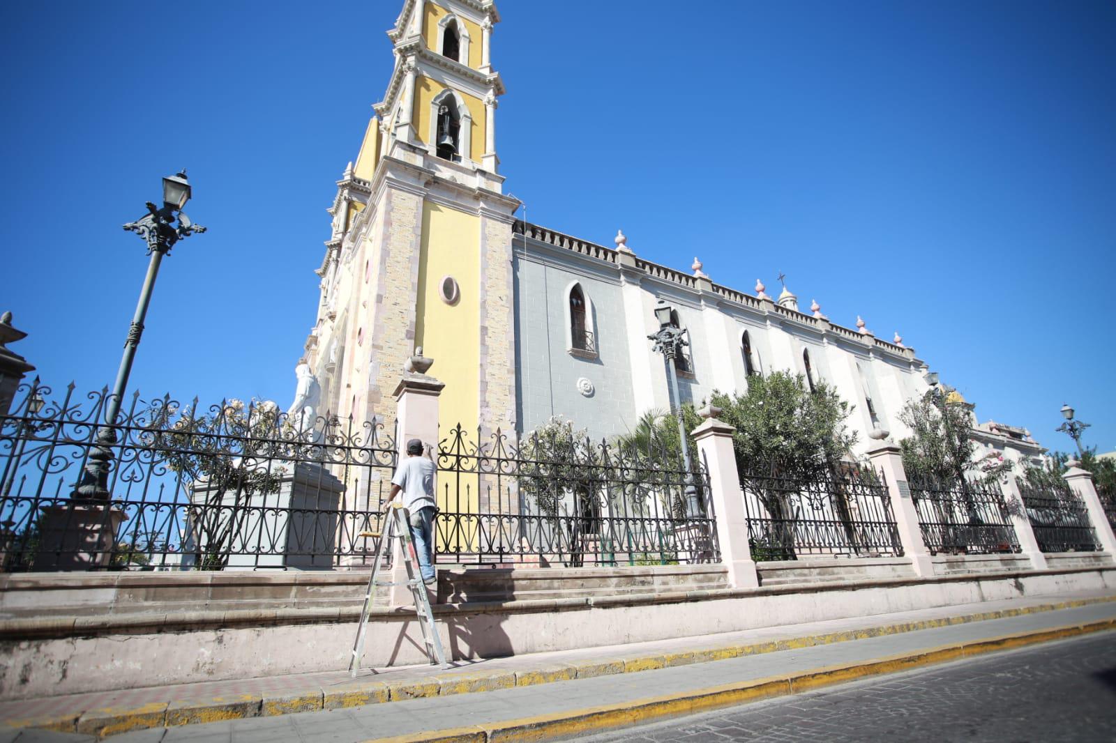 $!Talla imagen de Cristo en árbol de Catedral de Mazatlán y le da la vuelta al mundo