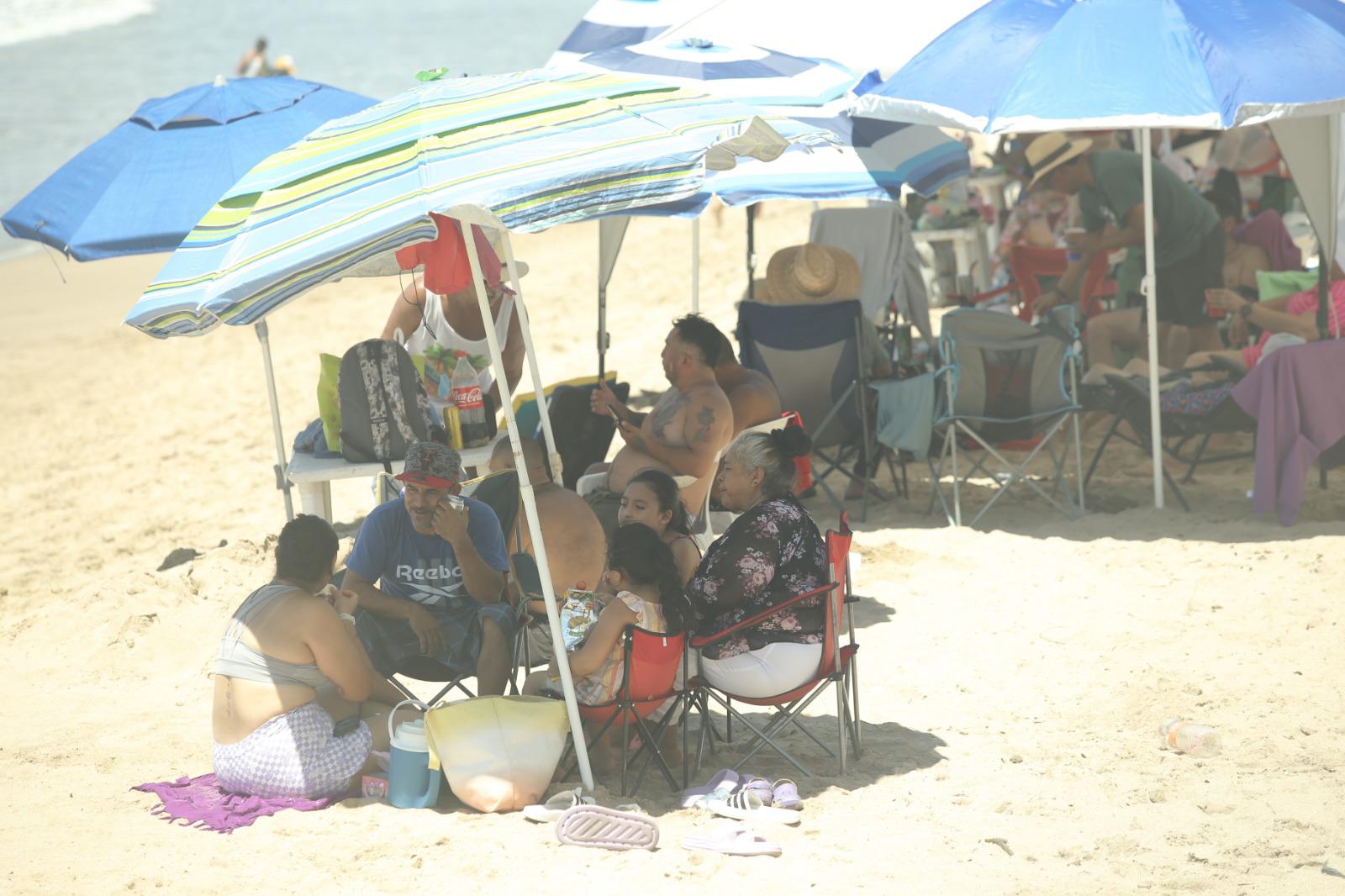 $!Disfrutan turistas de Mazatlán a unas horas del Grito de Independencia