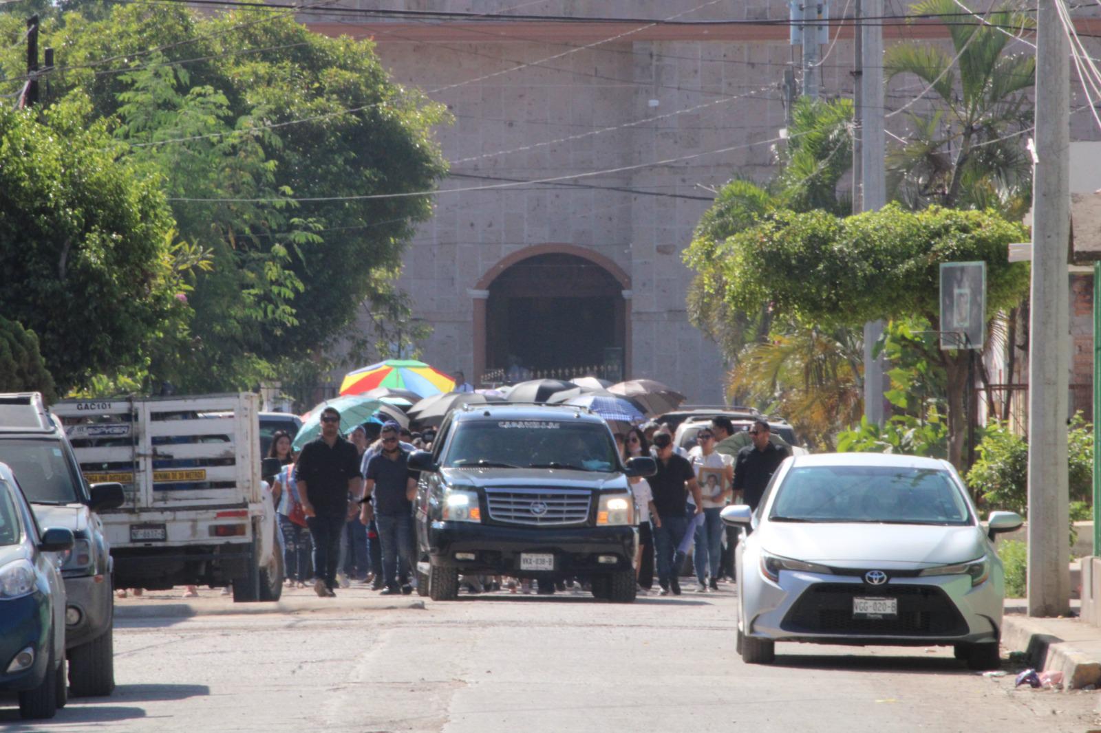 $!Despiden a la maestra ‘Moncy’ en su natal Agua Verde