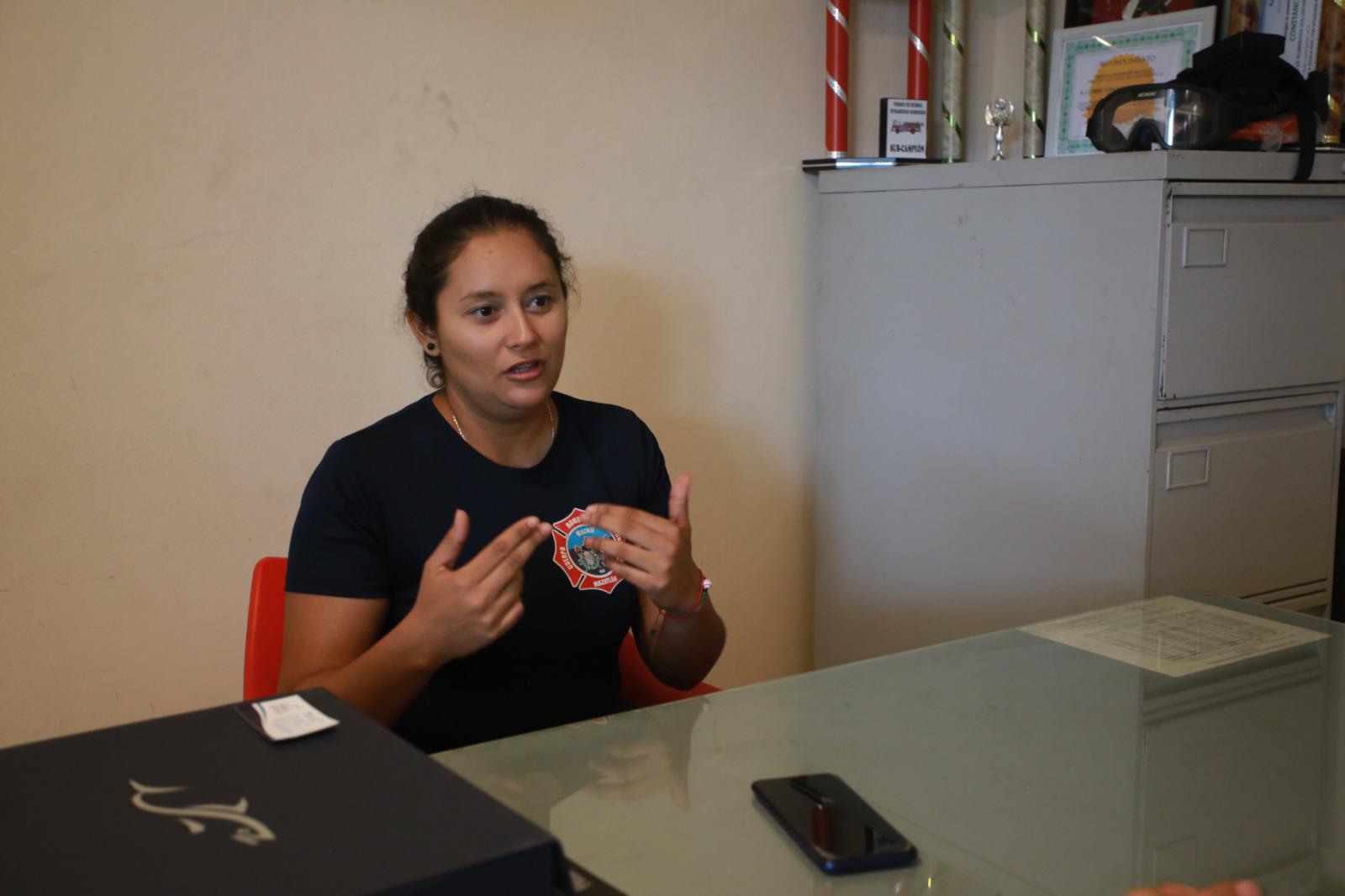 $!Martha Laura es una joven bombero que disfruta servir a la sociedad