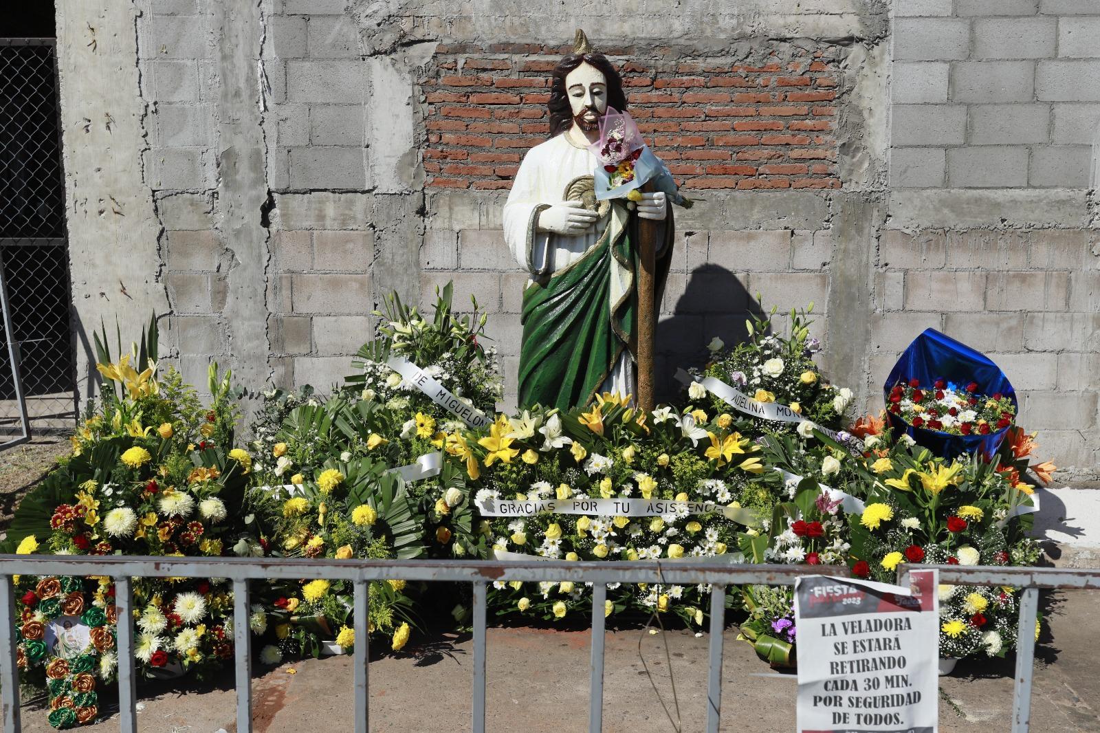 $!Sinaloenses agradecen a San Judas Tadeo por milagros concedidos