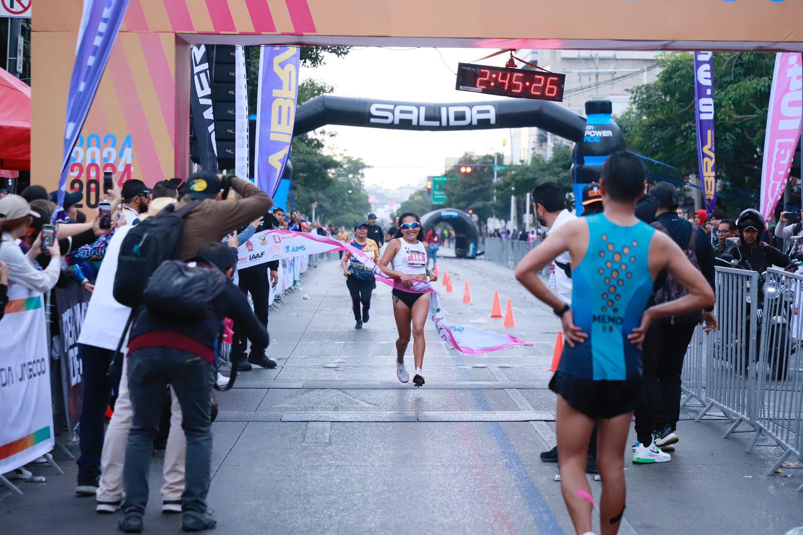 $!¡Muy Valentín! Mazatleco Rendón gana Maratón Internacional de Culiacán