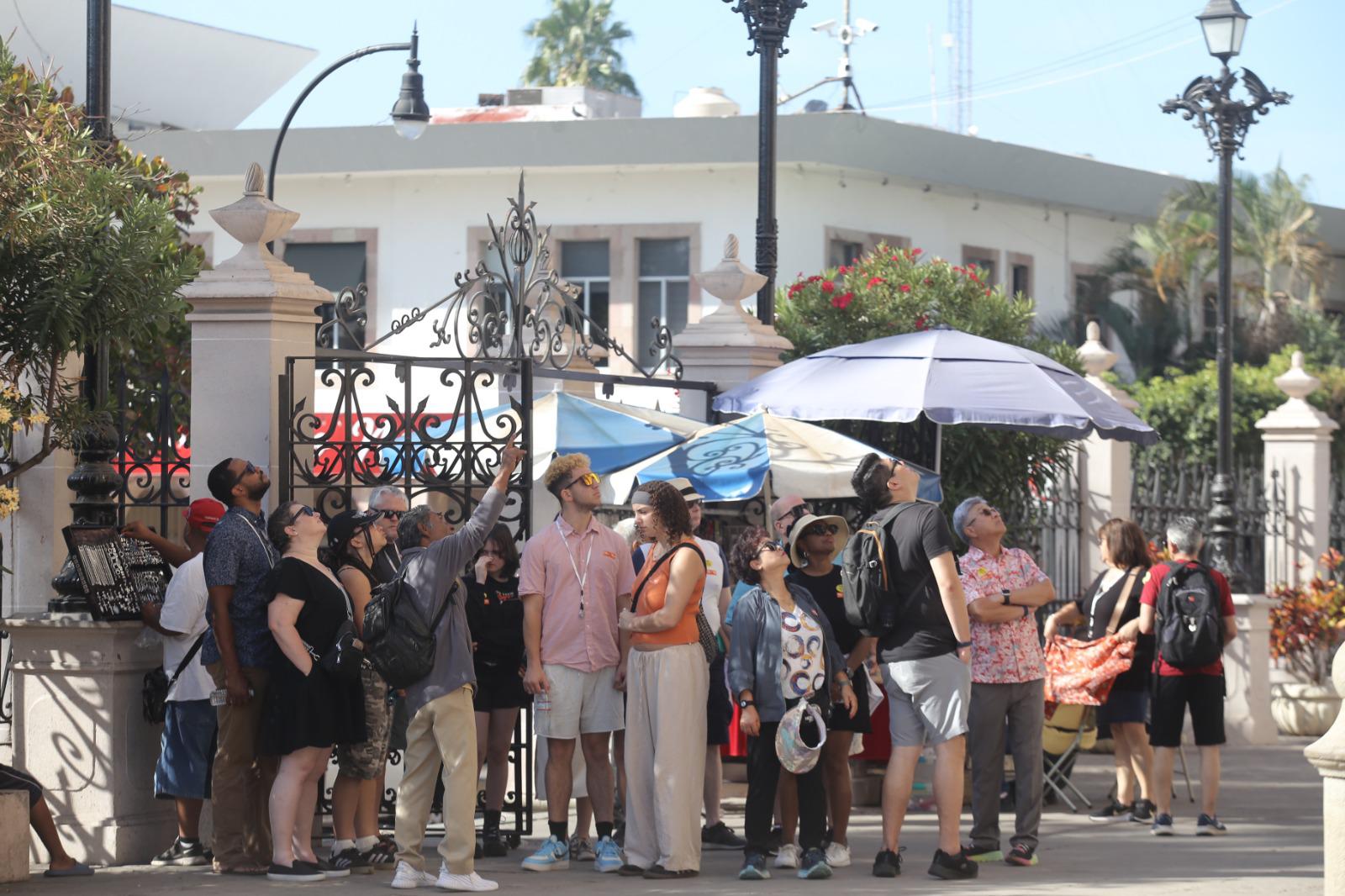 $!Registra Mazatlán fuerte movimiento de turistas este fin de año