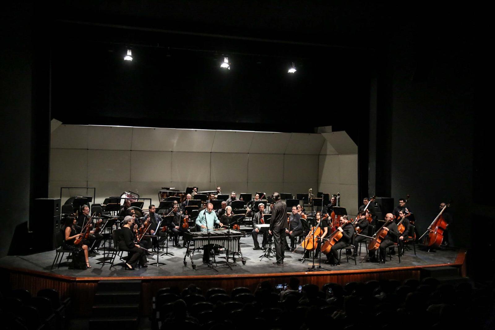 $!El programa Entre vibraciones y melancolía se llevó a cabo en el Teatro Pablo de Villavicencio.