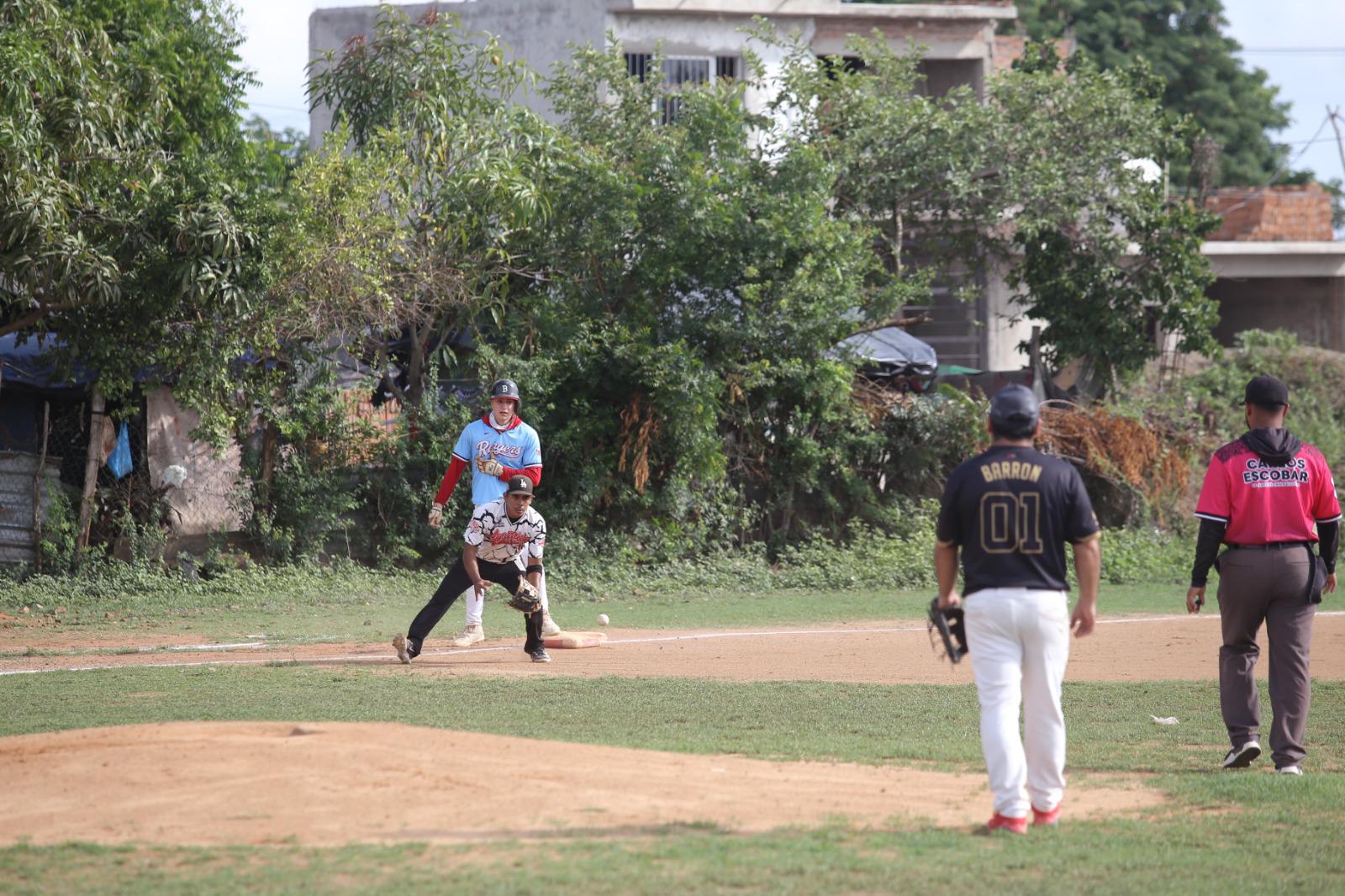 $!Hotel El Cid asume la cima de Liga Meseros al Bat