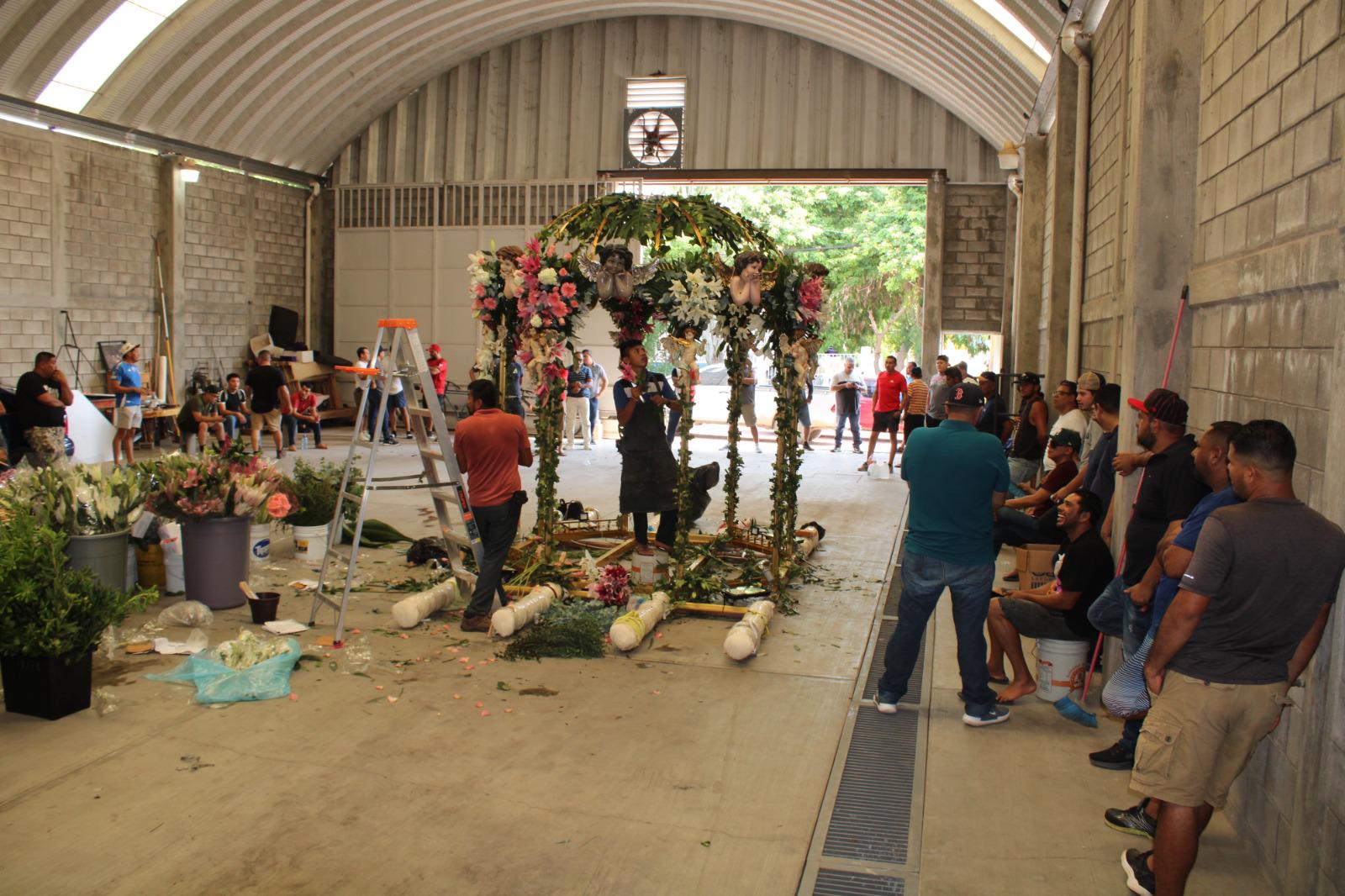 $!Lo más pesado es llevar el paso de la gente: cargadores de la Virgen del Rosario