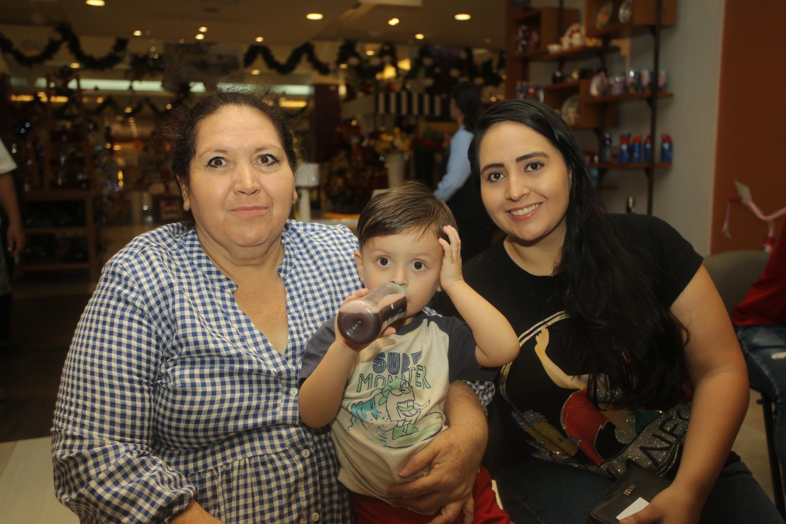 $!Eloisa Preciado, Érick Leonardo Arellano y Éricka Pazos.