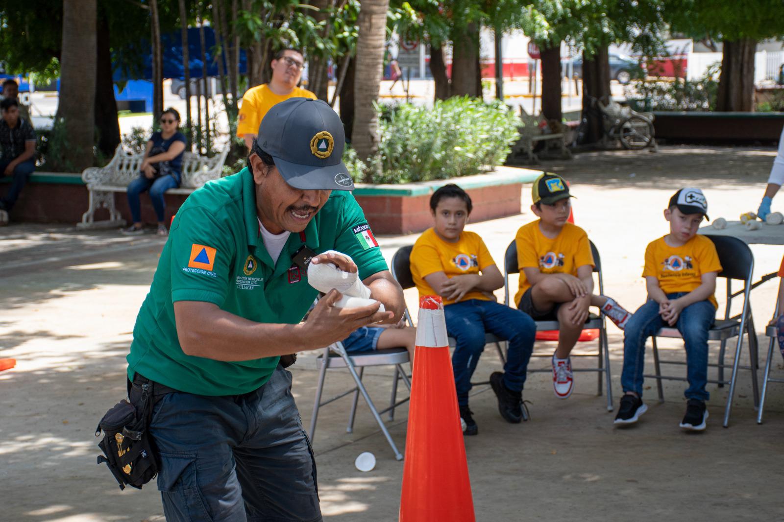 $!Niños de Culiacán aprenden técnicas de primeros auxilios con Protección Civil