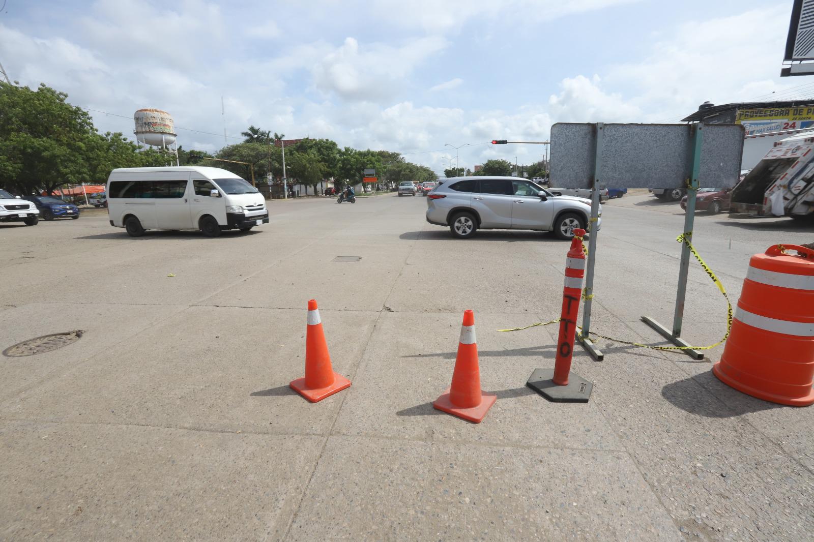 $!Reportan que volvieron a abrir una parte ya terminada en avenida Clouthier, en Mazatlán