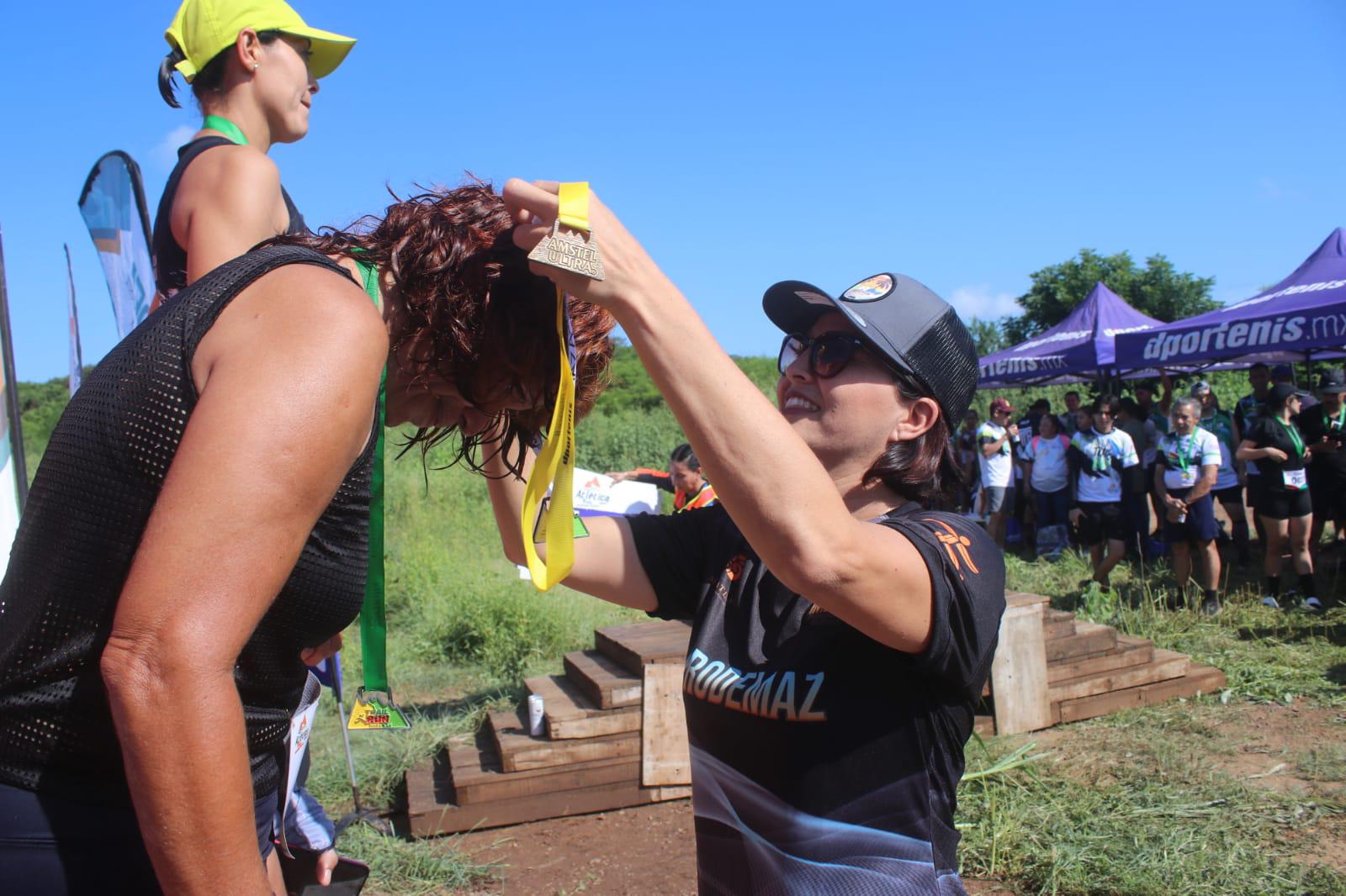 $!Mirna Gallegos y José Ángel Favela conquistan los 17K de la Carrera Trail Run Mazatlán