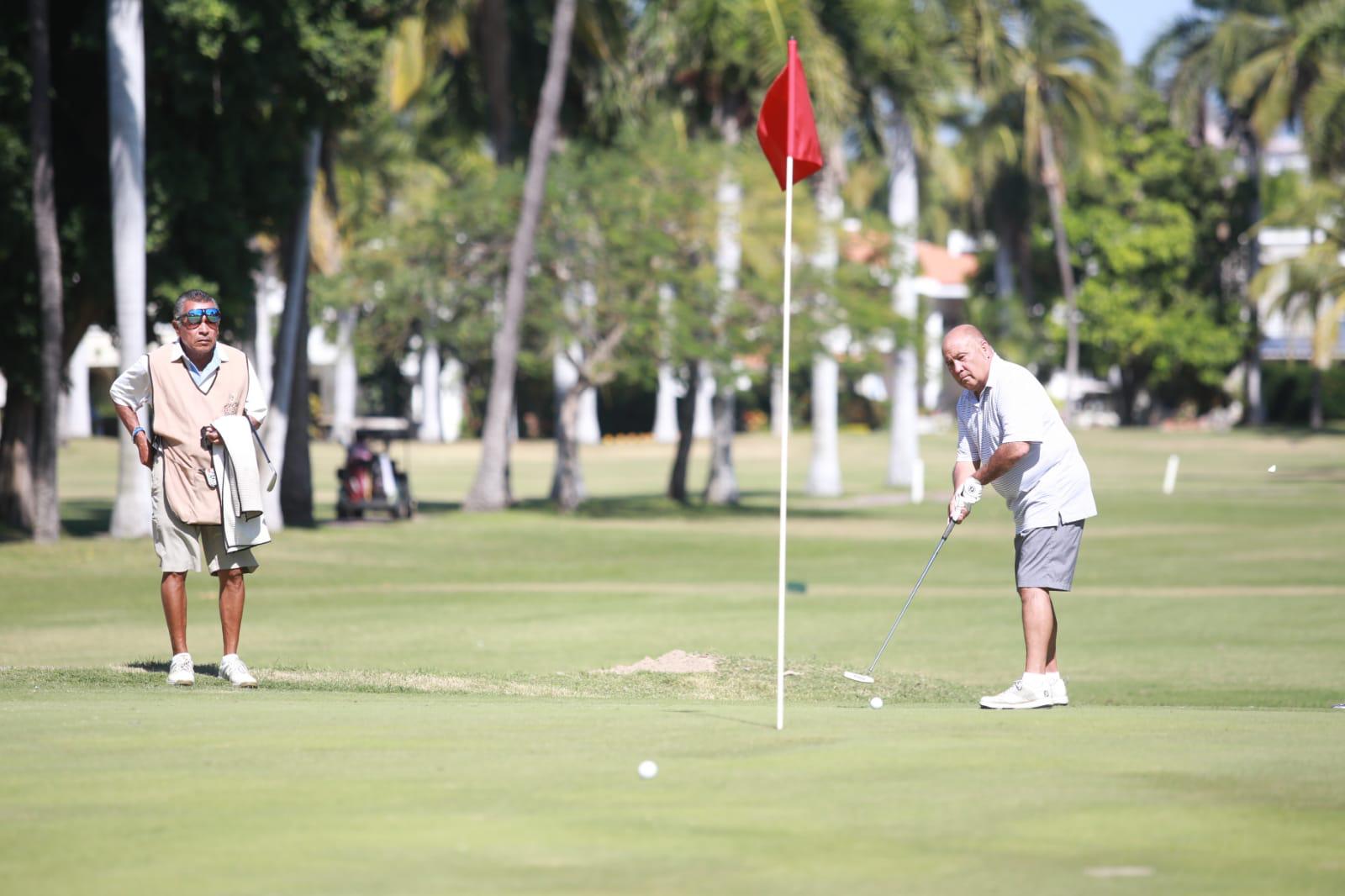 $!Mazatleco Diego Medina ratifica su etiqueta y se adueña del Torneo Anual de Golf de El Cid