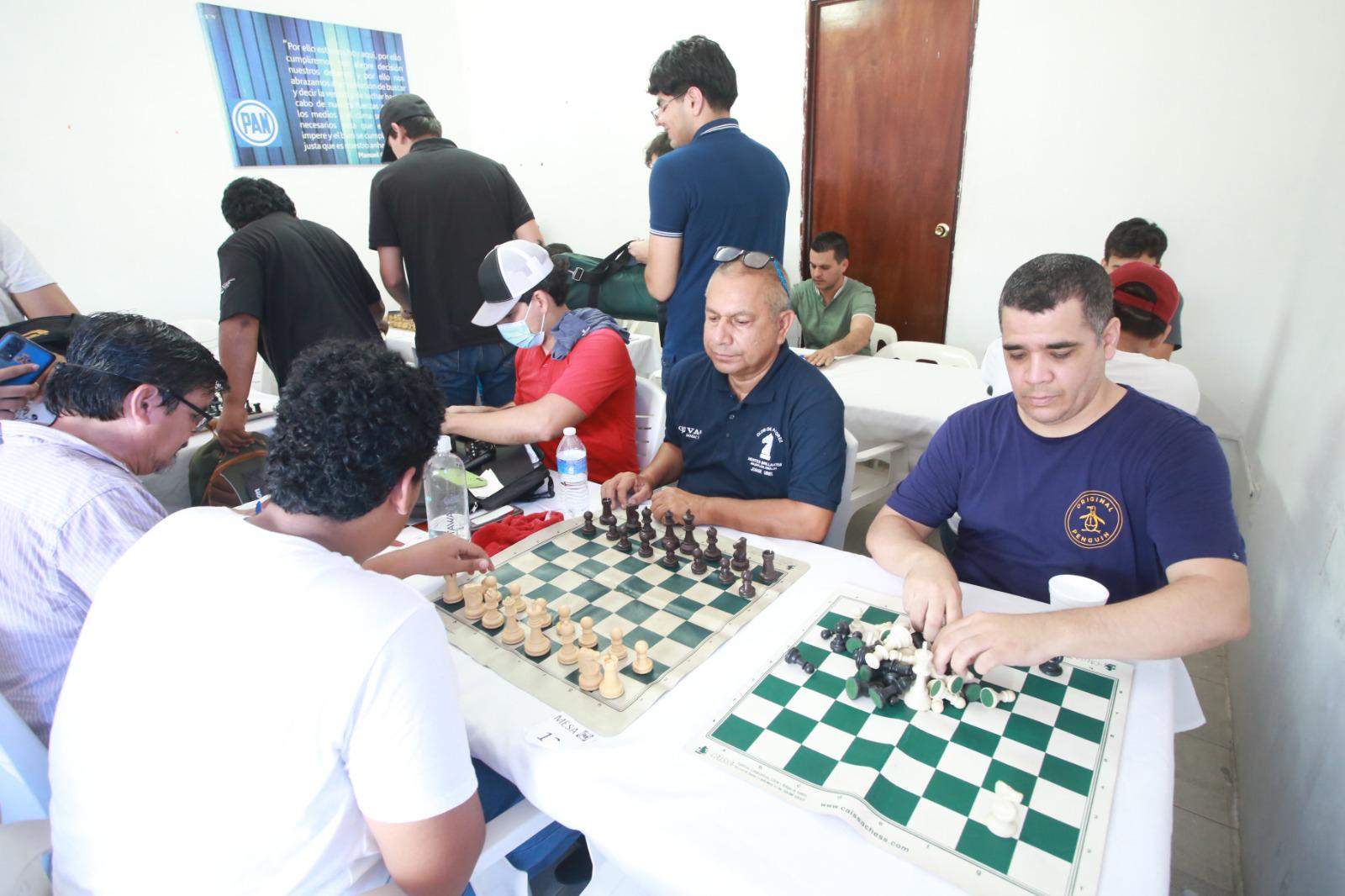 $!Hiram Velarde domina el tablero en Torneo Manuel Gómez Morín