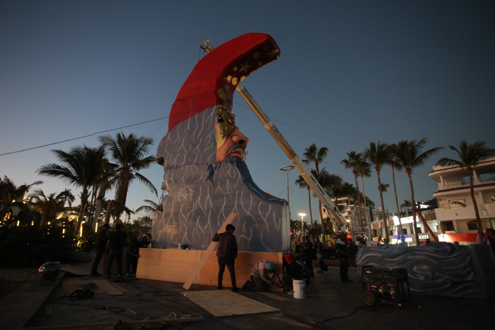 $!Diseñan uno de los monigotes más altos en la historia del Carnaval de Mazatlán