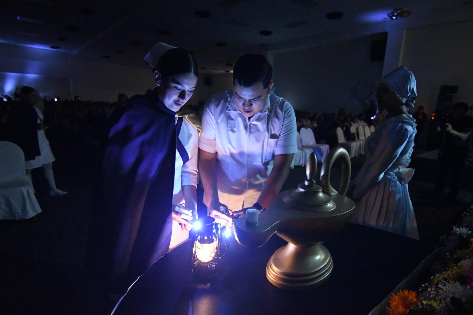 $!En el evento se realizó el Paso de la luz.