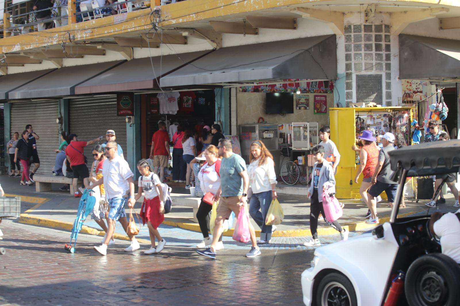 $!Registra Mazatlán fuerte movimiento de turistas este fin de año